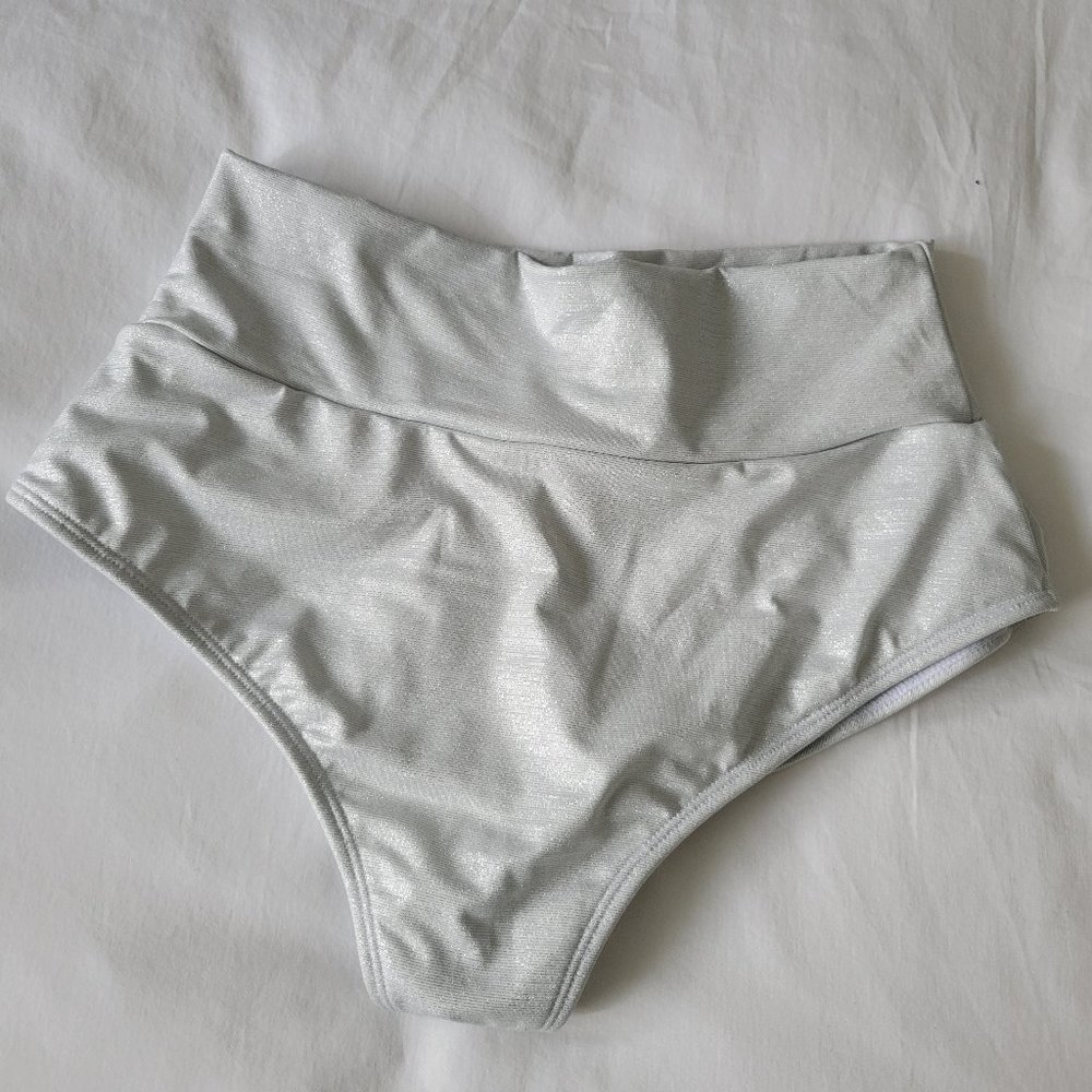 Montce bikini bottom silver/pearl added coverage high rise